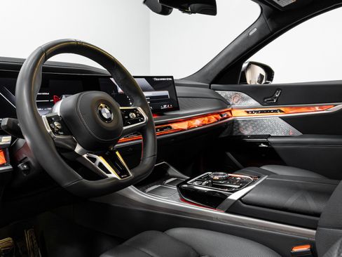 Used 2023 BMW 760i xDrive image 7