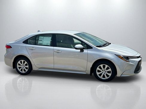 Used 2026 Toyota Corolla LE image 4