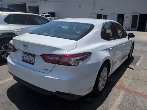 Used 2018 Toyota Camry LE FWD image 4