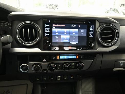 Used 2018 Toyota Tacoma TRD Off-Road image 16