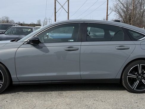 Used 2025 Honda Accord Sport image 2