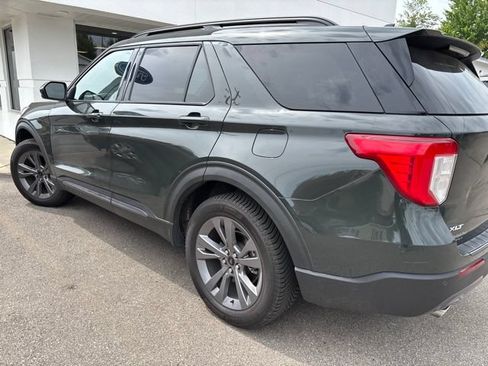 Used 2022 Ford Explorer XLT w/ Equipment Group 202A AWD/4WD image 2