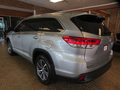 Used 2018 Toyota Highlander XLE AWD/4WD image 78
