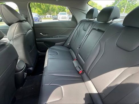 New 2025 Hyundai Elantra Limited image 10