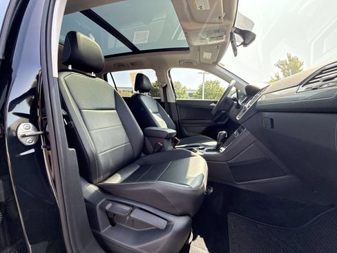 Used 2021 Volkswagen Tiguan SE w/ Panoramic Sunroof Package AWD/4WD image 26