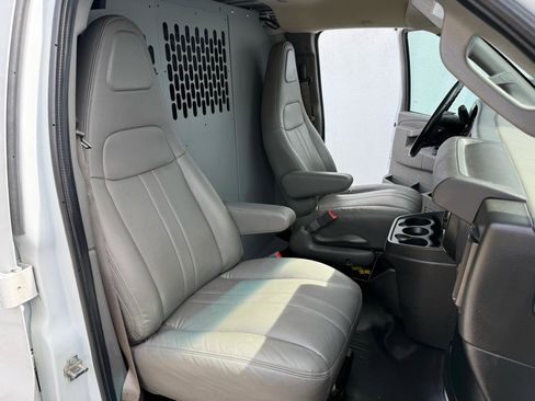 Used 2021 Chevrolet Express 2500 RWD 2500 135 w/ Driver Convenience Package image 20