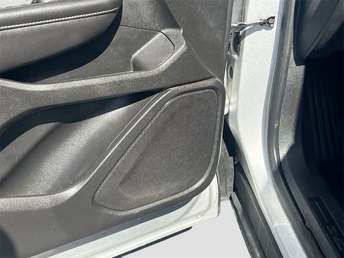 Used 2022 GMC Terrain SLE image 18