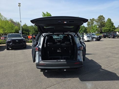 Certified 2025 Toyota Sienna XLE Woodland Edition AWD/4WD image 15