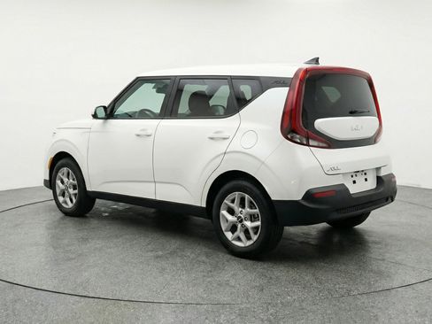 Used 2025 Kia Soul LX w/ LX Technology Package image 9