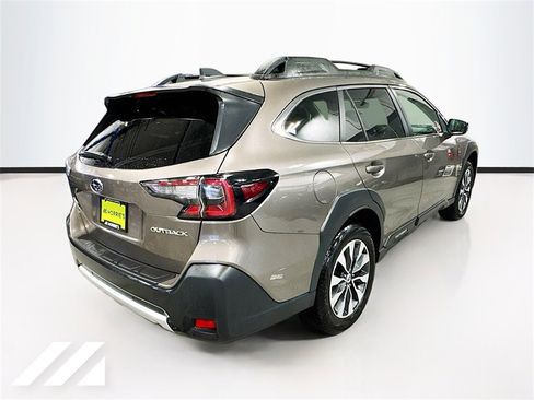 Used 2023 Subaru Outback Limited image 5