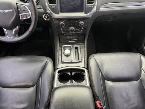 Used 2017 Chrysler 300 Limited image 16