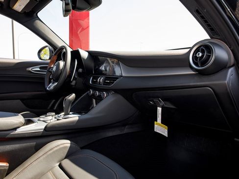 New 2025 Alfa Romeo Giulia w/ Driving Assist Package image 38