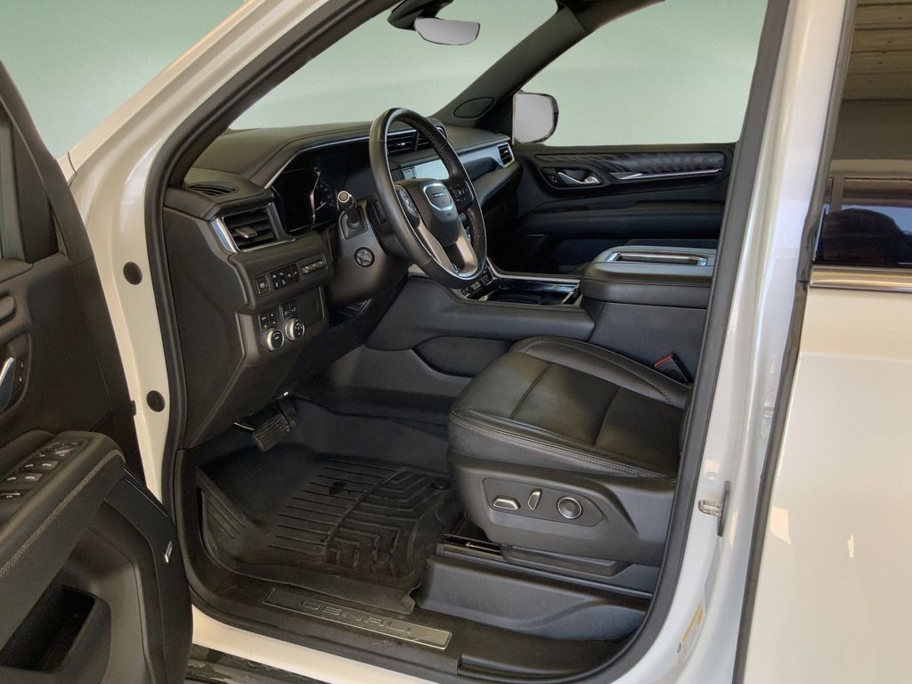 Used 2021 GMC Yukon Denali w/ Denali Premium Package AWD/4WD image 19