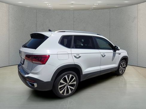 Used 2022 Volkswagen Taos SE FWD image 5