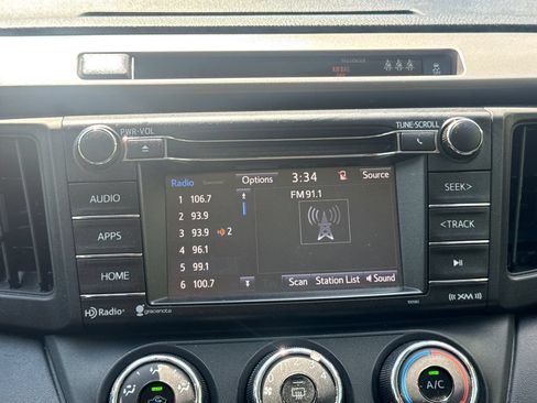 Used 2017 Toyota RAV4 LE FWD image 25