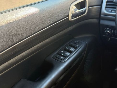 Used 2021 Jeep Grand Cherokee Laredo X image 7