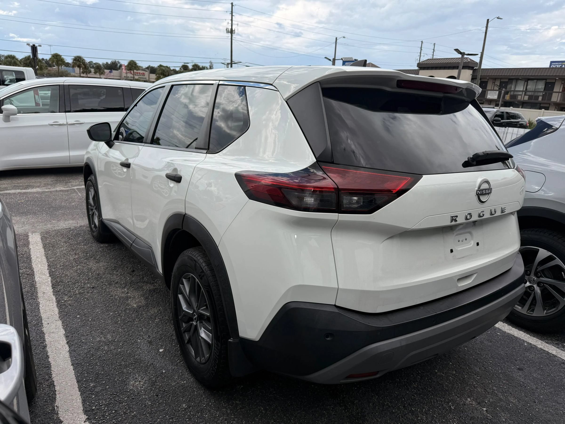 Used 2022 Nissan Rogue S FWD image 4