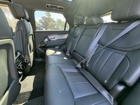 Used 2025 Land Rover Range Rover Sport SE image 18