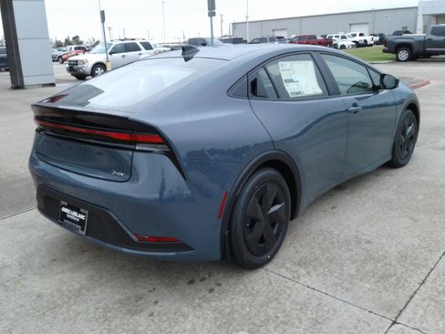 New 2026 Toyota Prius LE image 2