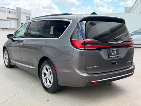 Used 2023 Chrysler Pacifica Limited FWD image 11