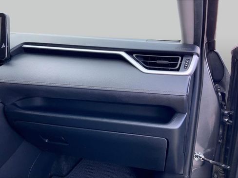 Used 2020 Toyota RAV4 XLE FWD image 18