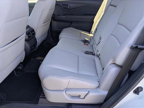 Used 2025 Honda Passport EX-L image 17