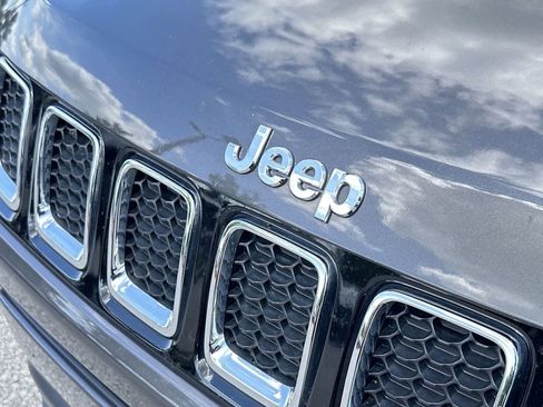 Used 2018 Jeep Compass Limited w/ Navigation Group FWD image 18