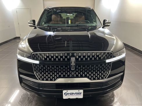 New 2026 Lincoln Navigator Reserve AWD/4WD image 2
