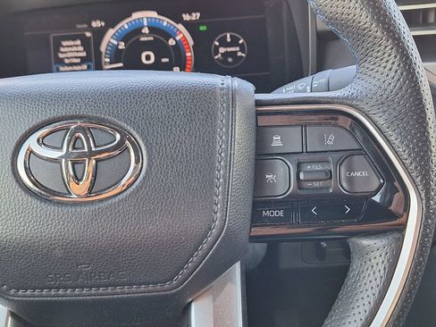 Used 2022 Toyota Tundra Platinum AWD/4WD image 19