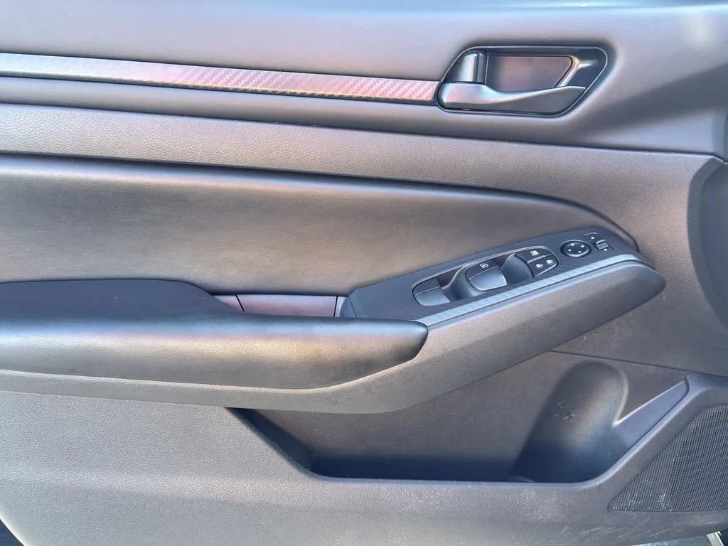 Used 2024 Nissan Altima 2.5 S FWD image 25