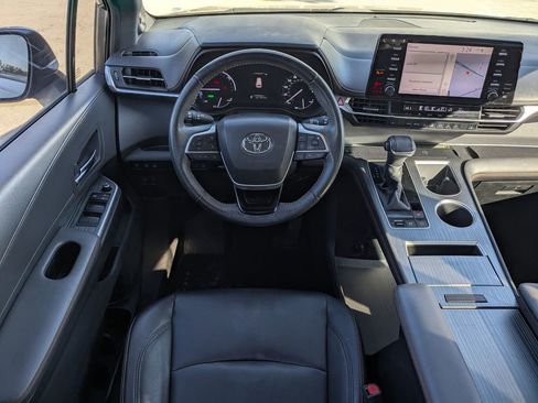 Used 2021 Toyota Sienna XSE w/ XSE Plus Package image 14