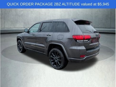 Used 2019 Jeep Grand Cherokee Altitude image 4