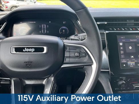 Used 2023 Jeep Grand Cherokee Altitude AWD/4WD image 16