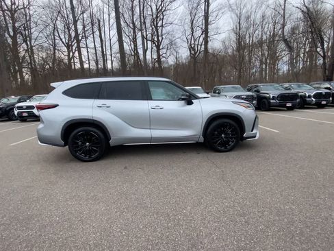 Certified 2025 Toyota Highlander XSE image 7
