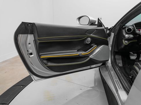 Certified 2023 Ferrari Portofino M image 18