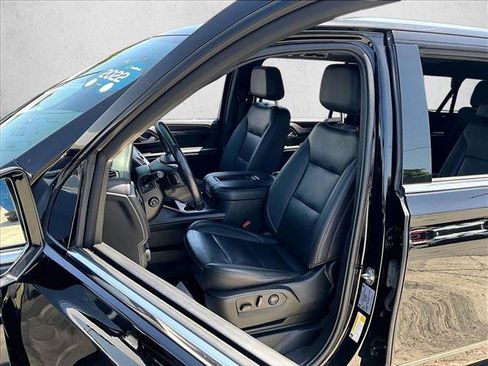 Used 2022 Chevrolet Suburban LT w/ LT Signature Package RWD image 27