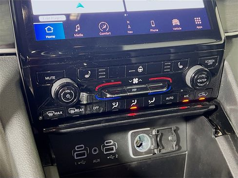 Used 2023 Jeep Grand Cherokee Limited image 15