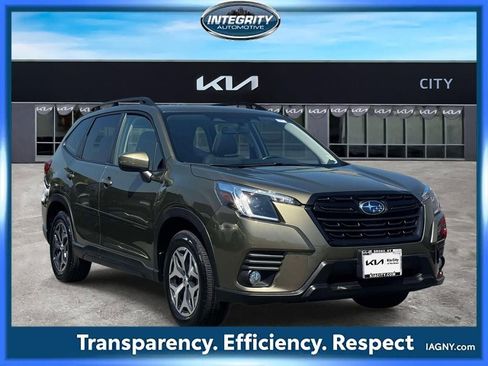 Used 2023 Subaru Forester Premium AWD/4WD image 1