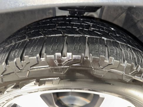 Used 2019 Chevrolet Traverse LT w/ LT Premium Package AWD/4WD image 11