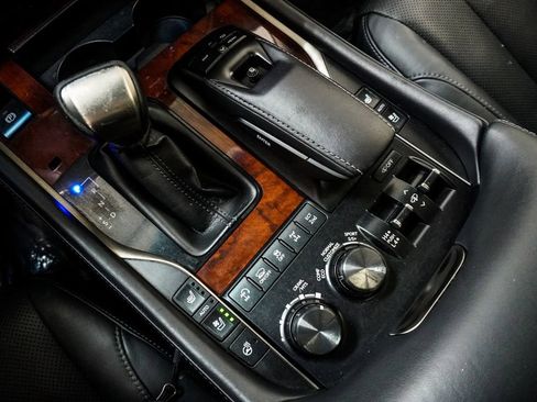 Used 2019 Lexus LX 570 570 w/ Luxury Package image 28