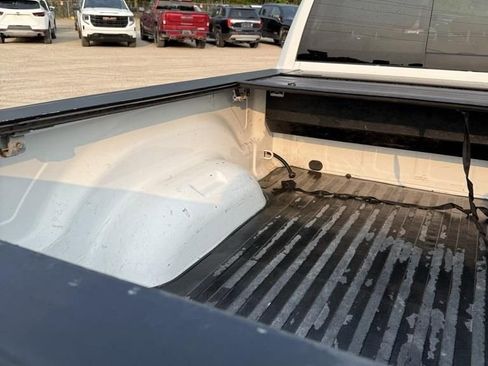 Used 2019 RAM 1500 Classic SLT image 20