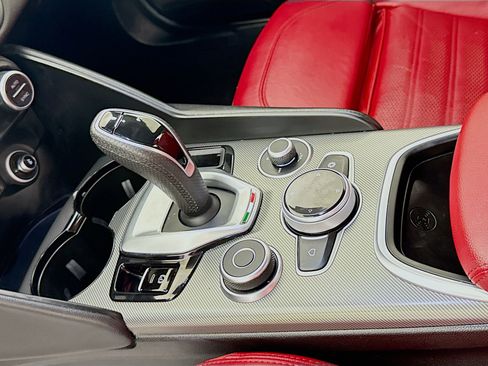 Used 2024 Alfa Romeo Giulia Veloce RWD image 19