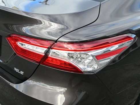 Used 2018 Toyota Camry XLE image 15