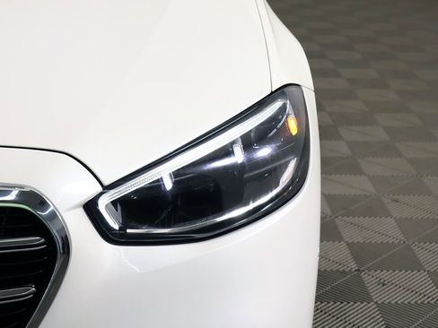 Used 2022 Mercedes-Benz S 500 4MATIC w/ AMG Line Package image 18