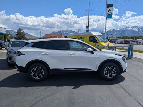 Used 2024 Kia Sportage LX AWD/4WD image 2