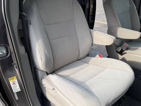 Used 2016 Toyota Sienna LE FWD image 27