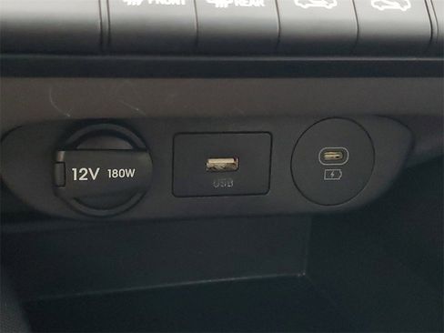 Used 2024 Hyundai Elantra SEL image 25