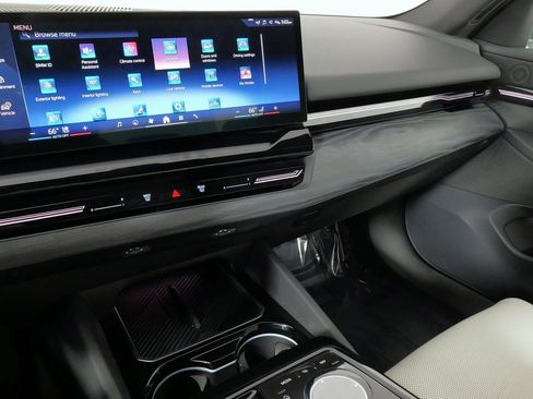 Used 2024 BMW 530i xDrive image 49