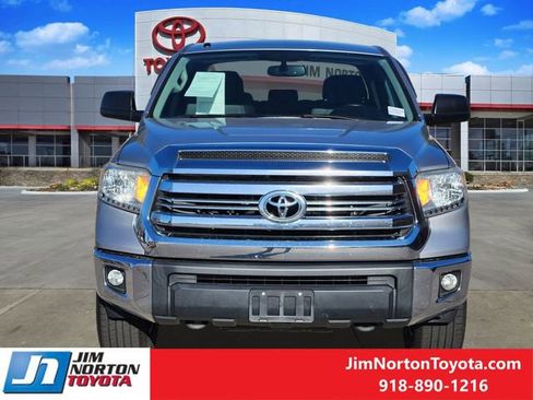 Used 2017 Toyota Tundra SR5 w/ SR5 Upgrade Package image 3