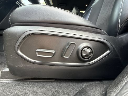 Used 2023 Jeep Grand Cherokee L Laredo AWD/4WD image 12